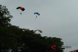 Terjun payung warnai Pembukaan Manado Fiesta 2018
