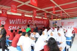 Telkom Gandeng SMA Gresik Perluas "Wifi Corner"