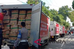 "Alfamart"-Polda NTB kirim tiga truk bantuan gempa Lombok