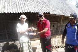 Bantuan bedah rumah dari hasil "celengan" OPD Pemkab Klungkung