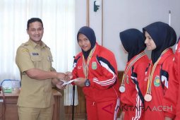 Pemko Sabang berikan bonus kepada atlet Popda