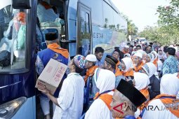 Embarkasi Surakarta terbangkan kloter pertama jamaah haji