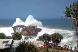 Six-meter-high waves forecast in southern Indian Ocean of C. Java-DIY