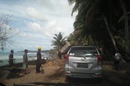 Balai Wilayah I timbun jalan amblas Nias Selatan