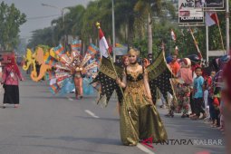 Karnaval tenun songket di Sambas