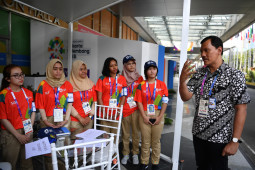 Apa Kata Relawan Petugas Layanan Publik Di Asian Games 2018?