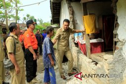 Wabup Jembrana berikan bantuan korban gempa