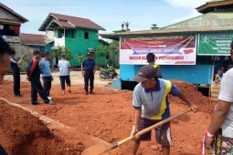 30 narapidana berbaur dengan masyarakat ikut bhakti sosial