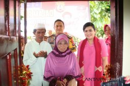 Polres Padangsidimpuan bantu renovasi rumah warga