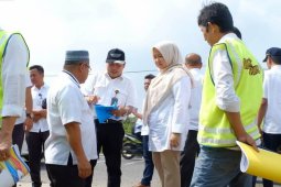 Bupati Masnah tinjau pelebaran jalan