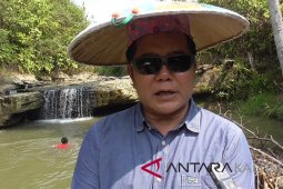 Bonifasius gali potensi wisata di Mahakam Ulu
