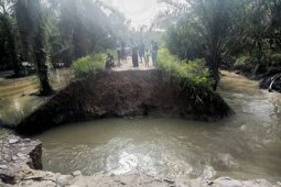 Hujan Deras, Benteng Jebol di Kualuhselatan