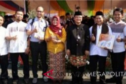 Pemkab Bekasi beri penghargaan karyawan teladan perusahaan
