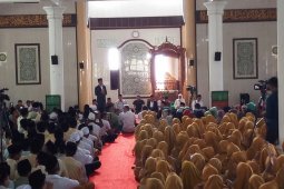 Jokowi Minta Santri Amanatul Ummah Cintai Indonesia (Video)