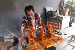 Pumping miniature craftsman in Tabalong