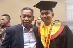 Anak Tukul Arwana Raih Magister Hukum di Unitomo