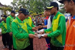 Atlet dan tokoh peduli olahraga Asahan terima tali asih