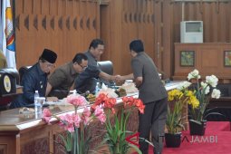 Fraksi DPRD sampaikan pemandangan umum terkait RPAPBD 2018