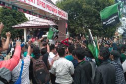 Demo HMI !! 8 polisi luka, 8 mahasiswa diamankan