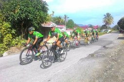 Pengunjung apresiasi  bersepeda jelajah Samosir