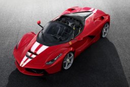 Ferrari empat tempat duduk tampil di Maranello