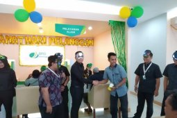 BPJS Ketenagakerjaan Madiun Peringati Hari Pelanggan dengan Bagikan Cendera Mata