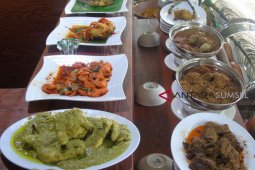 Makan dengan suasana alam di Kemudi Cafe