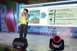 Budayakan tertib berlalu lintas dengan mengurangi kecepatan