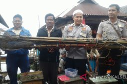 A hundred residents surrender electro-fishing tools to police