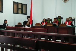 Hakim adili wanita pembawa 11 paket ganja
