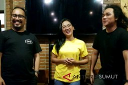 Marion Jola - Chandra hibur pelanggan Chirurgie Cafe
