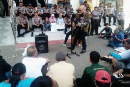 Kelompok seni suarakan nyayian tuntut keadilan petani di Jambi (video)