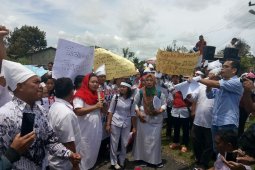 Ratusan honorer Simalungun aksi demo