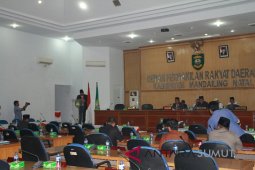 Bupati Madina sampaikan nota jawaban atas pandangan umum fraksi