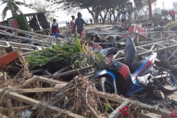 1.682 pengungsi masih bertahan halaman Polda Sulteng