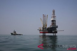 Minyak menguat di tengah melemahnya dolar AS