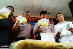 Polres Karawang tangkap tiga pengedar obat-obatan terlarang