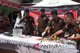Kejari Paser musnahkan barang bukti