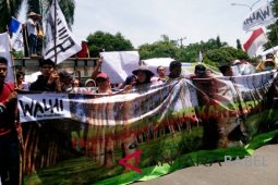 Ribuan petani unjuk rasa keluhkan harga komoditas