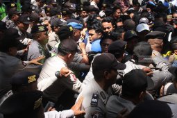 Unjuk Rasa Kekosongan DPRD Kota Malang