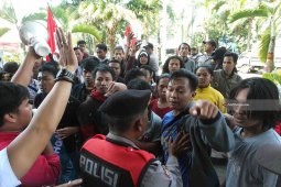 Demo GMNI Jember Peringati Hari Aksara Internasional Ricuh (Video)