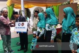 Kemenko PMK Berikan Bantuan Pendidikan di SD Islam Terpadu Situbondo (Video)