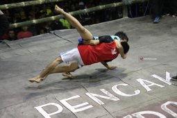 Tradisi Pencak Dor