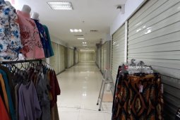 Sepi Pembeli, Pedagang Pasar Turi Baru Tutup Stan