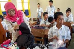 Dikbud sulit larang siswa bawa "handphone"