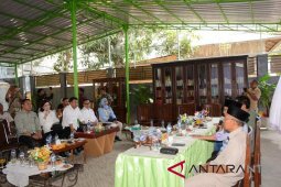 Apkasi serahkan bantun untuk  korban gempa Lombok