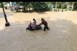 Pemprov Sumut cari solusi atasi banjir