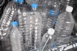 Siswa SD Suwawa Ubah Botol Plastik Jadi Meja-Kursi