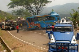 Duka keluarga korban bus masuk jurang