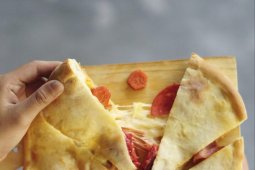 Nikmatnya Pizza Nepal di Panties Pizza